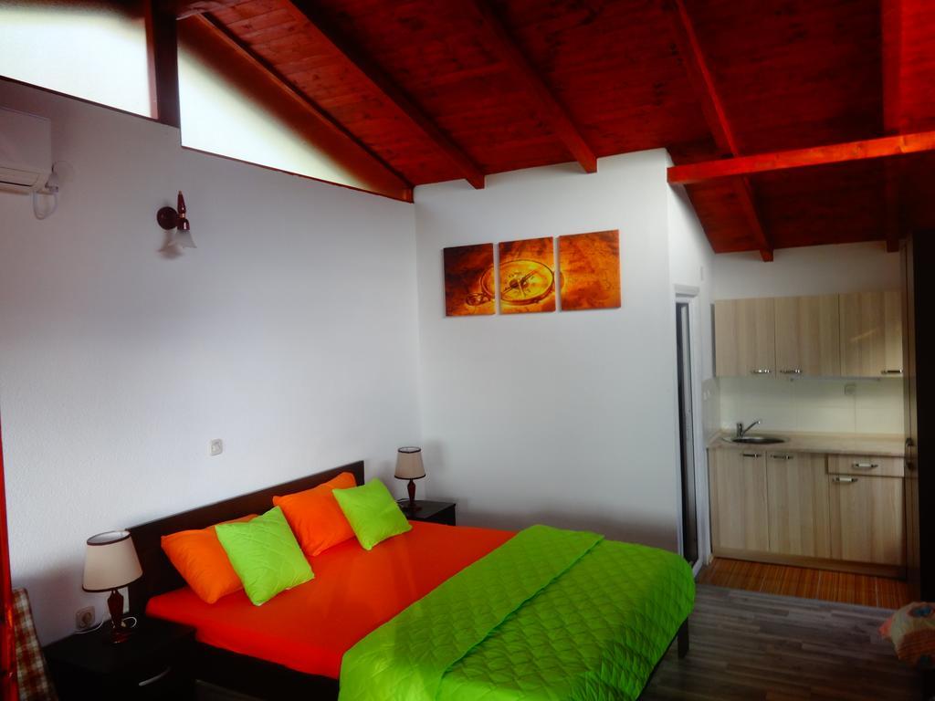 Karali Apartments ลากาดิน ภายนอก รูปภาพ