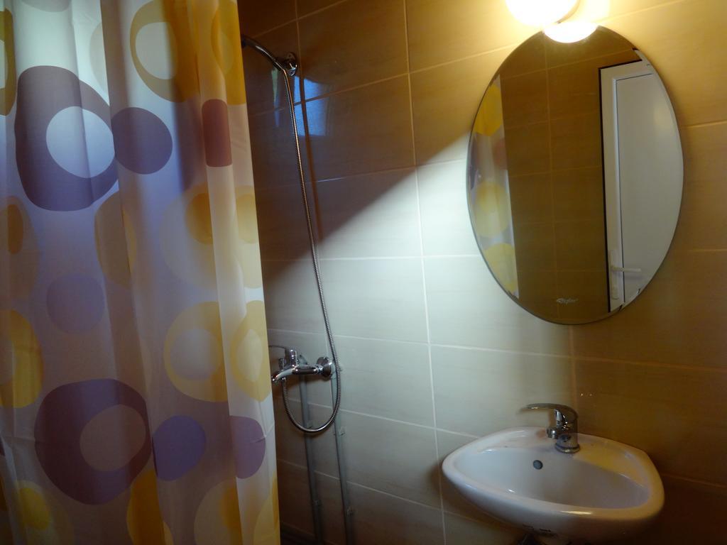 Karali Apartments ลากาดิน ภายนอก รูปภาพ
