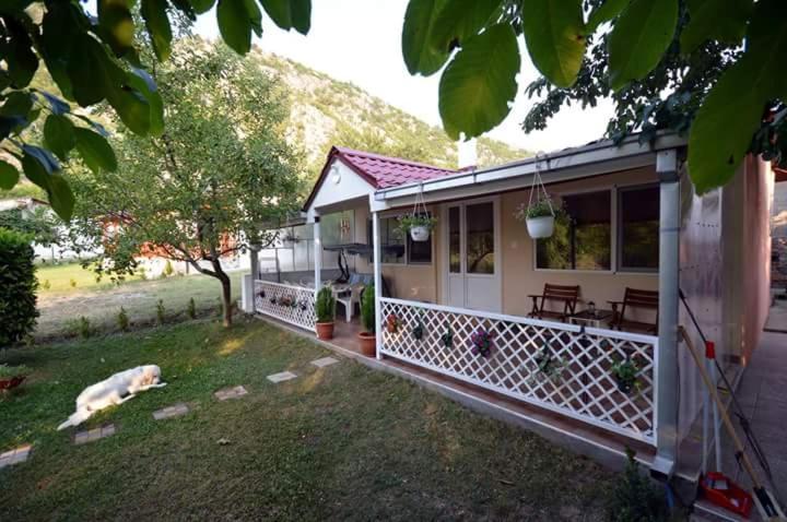 Karali Apartments ลากาดิน ภายนอก รูปภาพ