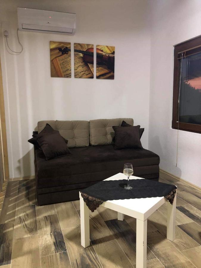 Karali Apartments ลากาดิน ภายนอก รูปภาพ